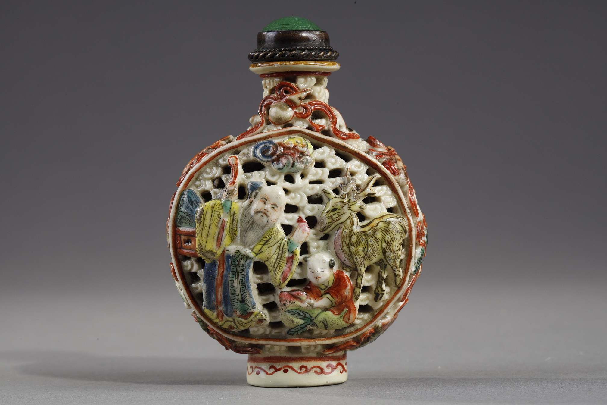 Snuff bottle